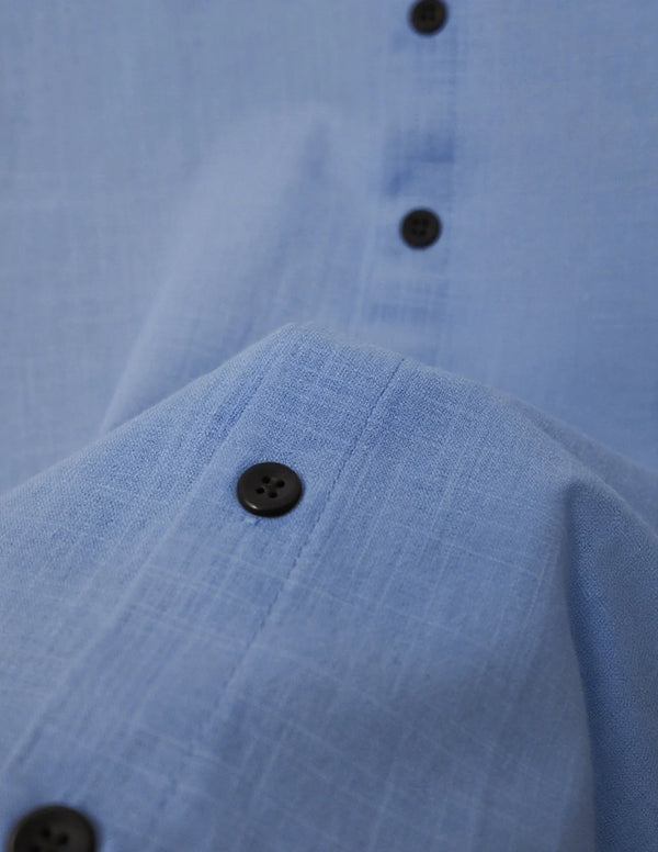 Single-breasted cotton shirt with short sleeves paired with coordinating shorts