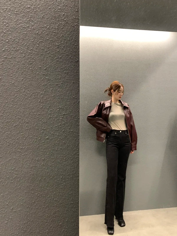 Chic cropped leather jacket for women in premium faux leather, featuring a turn-down collar and zipper closure, perfect for a