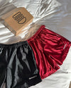 Vintage-Style Casual Shorts in Wine Red and Black. Loose Fit for Stylish Comfort. Sizes: Medium, Large, Extra Large. Classic Retro Look.