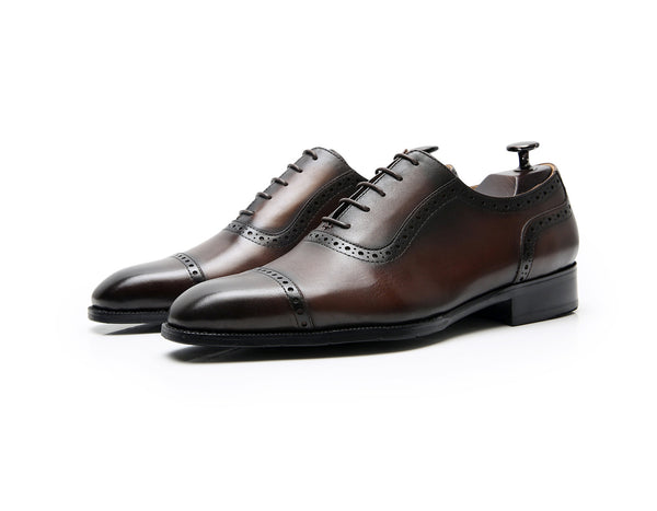 British Style Men's Leather Oxford Shoes in Black and Coffee - Sophisticated and Trendy Men's Footwear