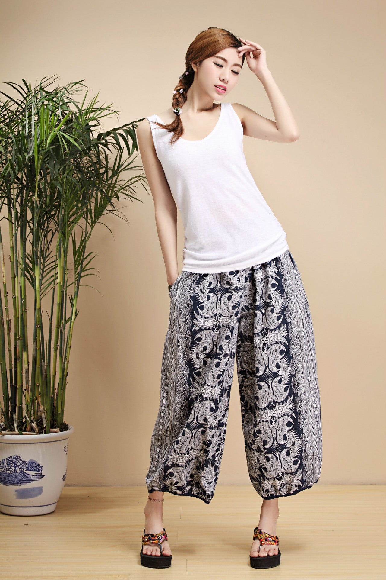 Ethnic Print Women's Pants Linen Cloth Mixed Batch New National Style Bloomers Blue And White Pattern Cropped Library